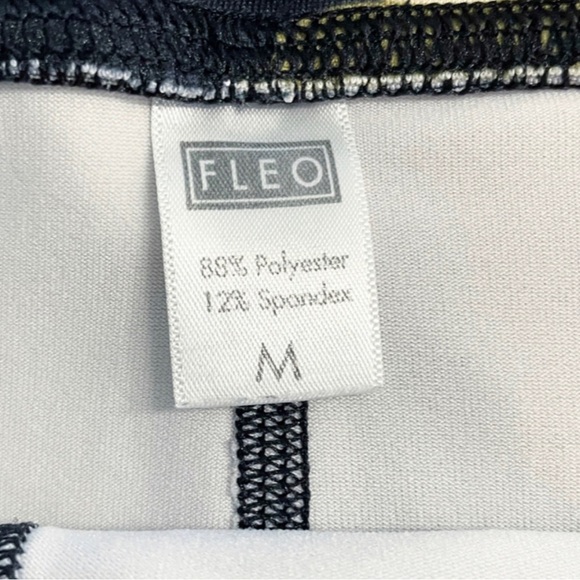 FLEO 3.25 Gold Triangles Shorts CrossFit Women’s M Black And Gold - Picture 2 of 3